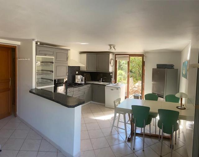 Joli rez-de-villa 80 m2 proche mer, piscine partagée Carqueiranne Exterior foto